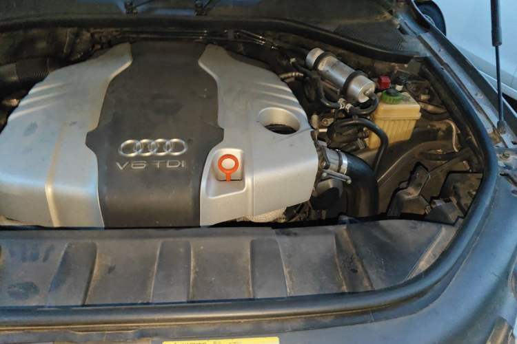 Used Audi Q7 2012 3.0 TDI Leading Model Engine Bay Left