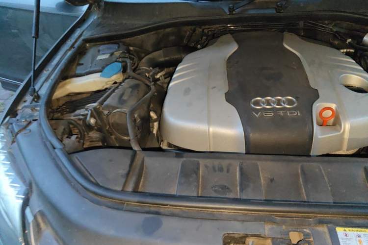 Used Audi Q7 2012 3.0 TDI Leading Model Engine Bay Right