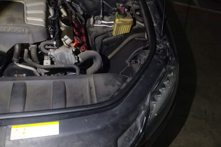 Used Audi Q7 2012 3.0 TFSI Comfort Model (200kW) Engine Bay Left