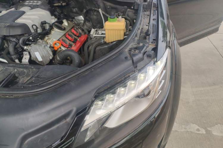 Used Audi Q7 2012 3.0 TDI Leading Model Engine Bay Left