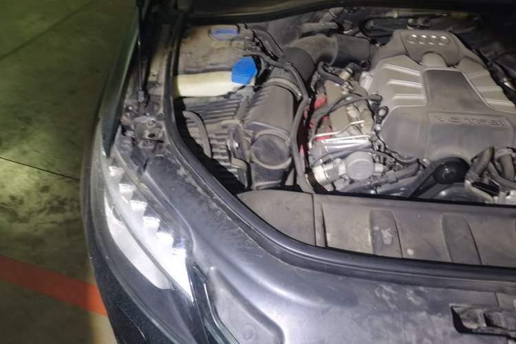 Used Audi Q7 2012 3.0 TFSI Comfort Model (200kW) Engine Bay Right