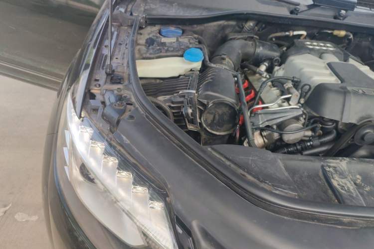 Used Audi Q7 2012 3.0 TDI Leading Model Engine Bay Right