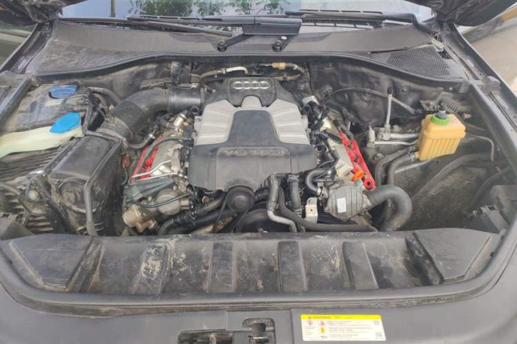 Used Audi Q7 2012 3.0 TDI Leading Model Engine Bay