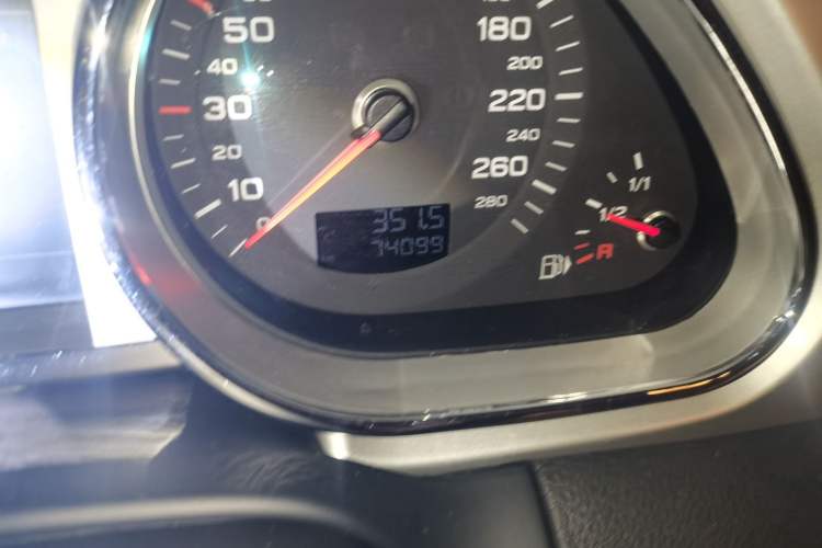 Used Audi Q7 2012 3.0 TFSI Comfort Model (200kW) Odometer Close Up