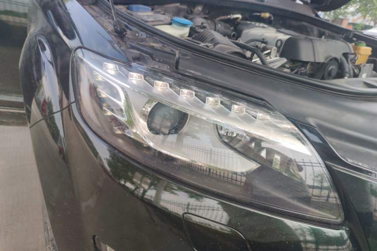 Used Audi Q7 2012 3.0 TDI Leading Model Right Front Headlight
