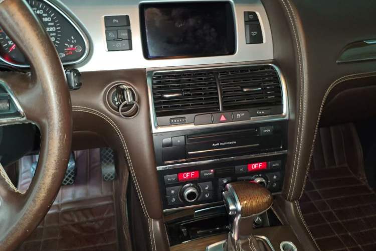 Used Audi Q7 2012 3.0 TFSI Exclusive (245kW) Audio And AC Panel