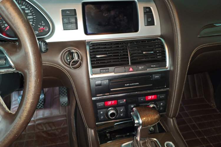 Used Audi Q7 2012 3.0 TFSI Exclusive (245kW) Audio And AC Panel