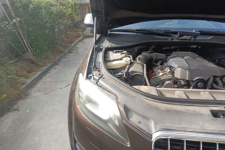 Used Audi Q7 2012 3.0 TFSI Technology Model (200kW) Engine Bay Right