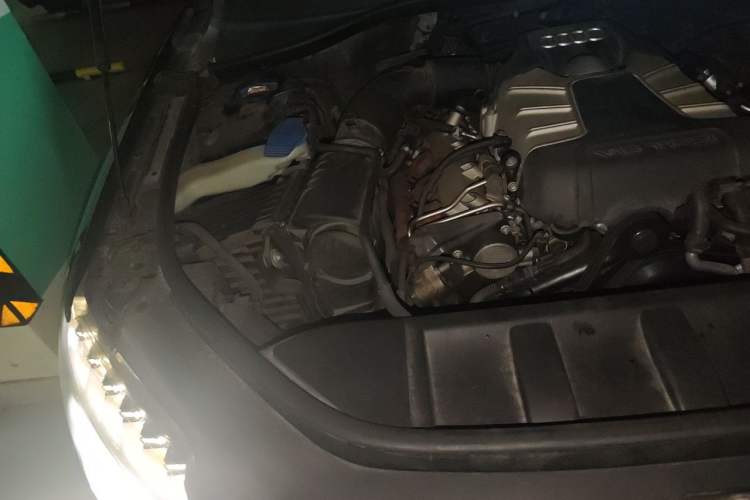 Used Audi Q7 2012 3.0 TFSI Ambition (200kW) Engine Bay Right