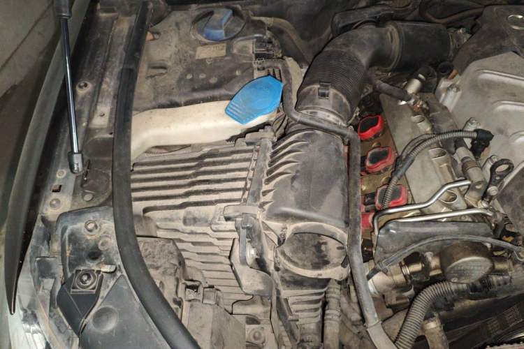 Used Audi Q7 2012 3.0 TFSI Exclusive (245kW) Engine Bay Right