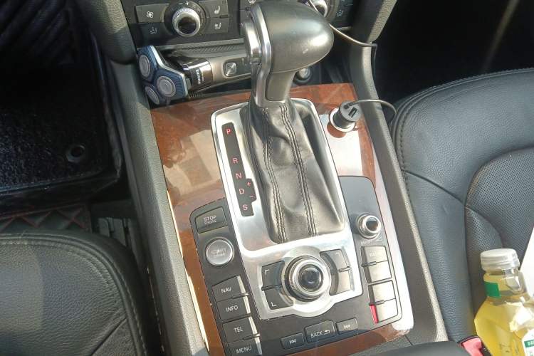 Used Audi Q7 2012 3.0 TFSI Technology Model (200kW) Gear Lever