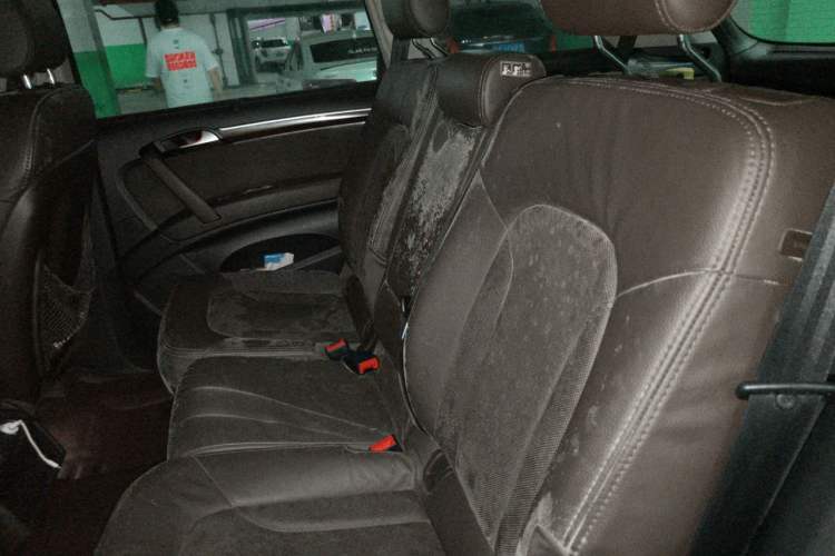 Used Audi Q7 2012 3.0 TFSI Ambition (200kW) Left Rear Seat