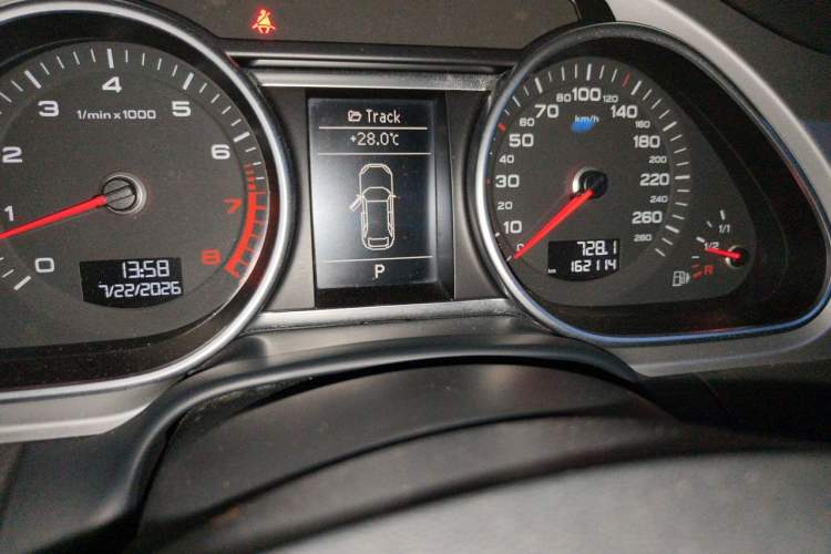 Used Audi Q7 2012 3.0 TFSI Ambition (200kW) Odometer Close Up