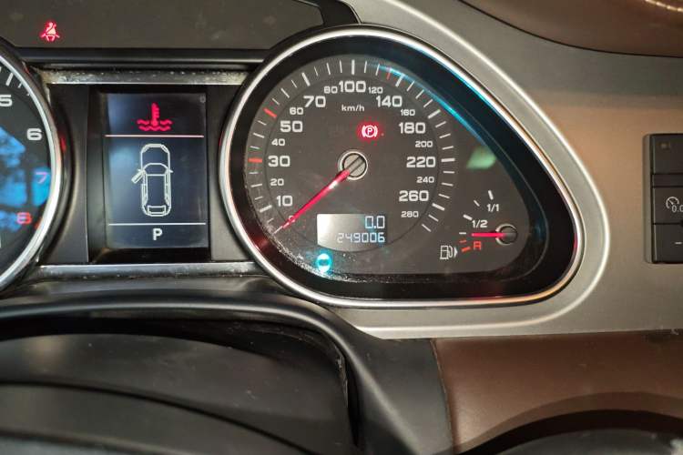 Used Audi Q7 2012 3.0 TFSI Exclusive (245kW) Odometer Close Up