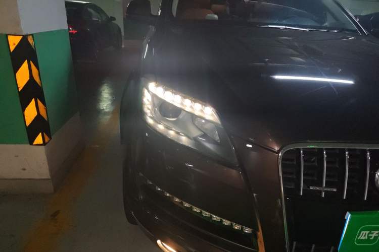 Used Audi Q7 2012 3.0 TFSI Ambition (200kW) Right Front Headlight