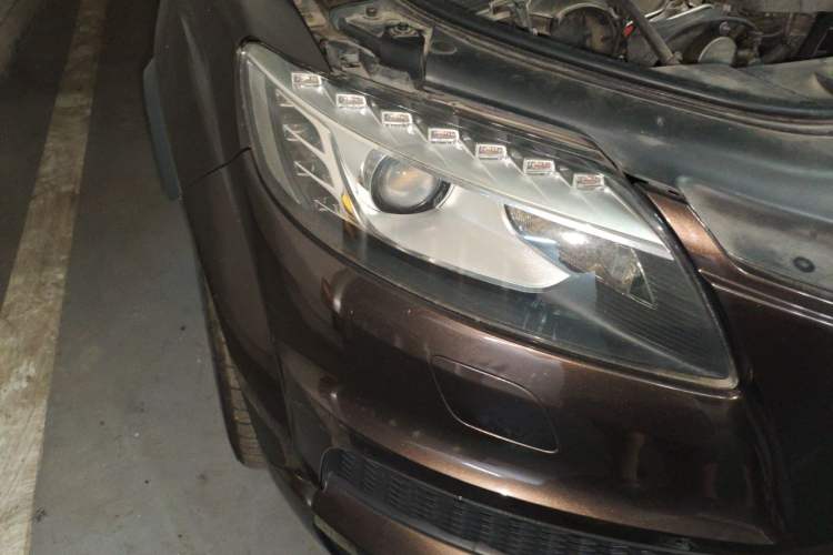 Used Audi Q7 2012 3.0 TFSI Exclusive (245kW) Right Front Headlight