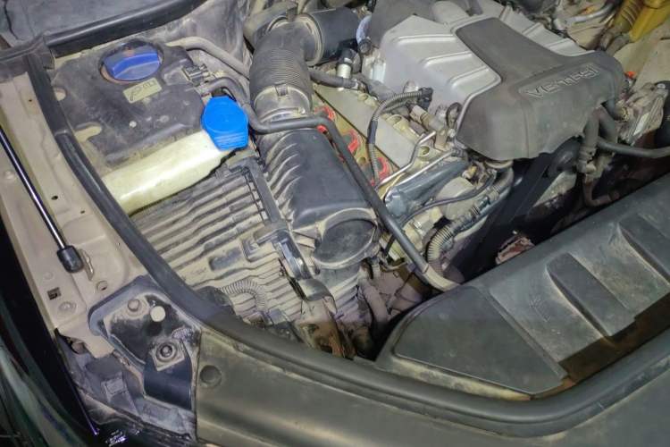 Used Audi Q7 2012 3.0 TFSI Exclusive Version (200kW) Engine Bay Right