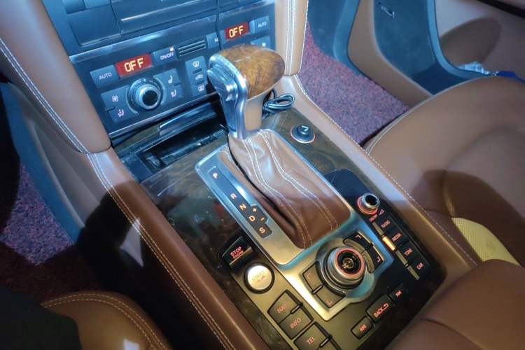 Used Audi Q7 2012 3.0 TFSI Exclusive Version (200kW) Gear Lever