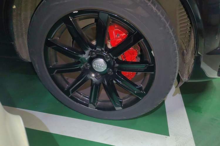Used Audi Q7 2012 3.0 TFSI Exclusive Version (200kW) Right Front Wheel Hub