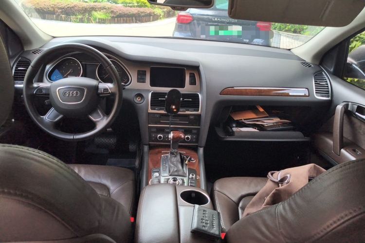 Used Audi Q7 2012 3.0 TFSI Comfort Model (200kW) Center Console