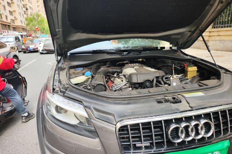 Used Audi Q7 2012 3.0 TFSI Comfort Model (200kW) Engine Bay Right