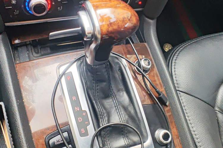 Used Audi Q7 2012 3.0 TFSI Comfort Model (200kW) Gear Lever
