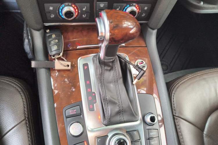 Used Audi Q7 2012 3.0 TFSI Comfort Model (200kW) Gear Lever