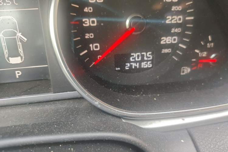 Used Audi Q7 2012 3.0 TDI Leading Model Odometer Close Up