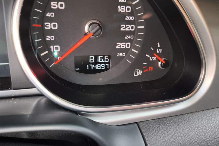 Used Audi Q7 2012 3.0 TFSI Comfort Model (200kW) Odometer Close Up
