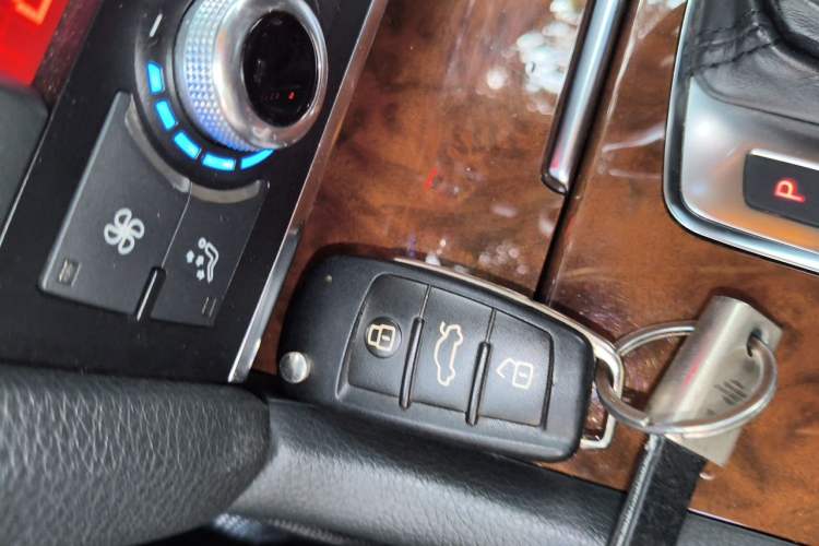 Used Audi Q7 2012 3.0 TFSI Comfort Model (200kW) Vehicle Key