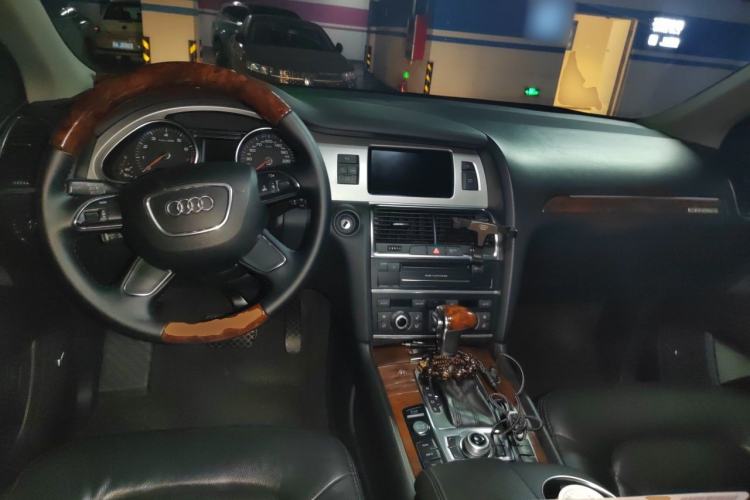 Used Audi Q7 2012 3.0 TFSI Comfort Model (200kW) Center Console