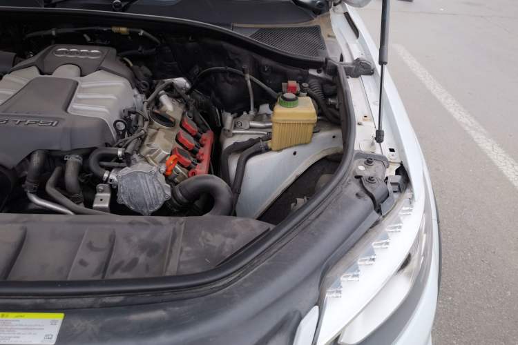 Used Audi Q7 2012 3.0 TFSI Exclusive Version (200kW) Engine Bay Left