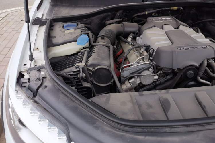 Used Audi Q7 2012 3.0 TFSI Exclusive Version (200kW) Engine Bay Right