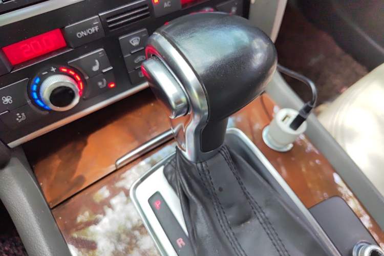 Used Audi Q7 2012 3.0 TFSI Ambition (200kW) Gear Lever