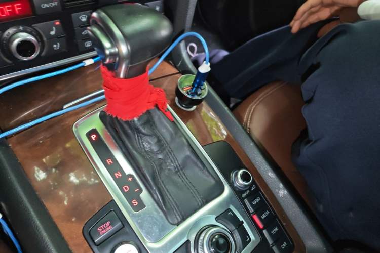 Used Audi Q7 2012 3.0 TFSI Ambition (200kW) Gear Lever