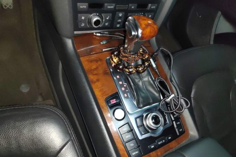 Used Audi Q7 2012 3.0 TFSI Comfort Model (200kW) Gear Lever