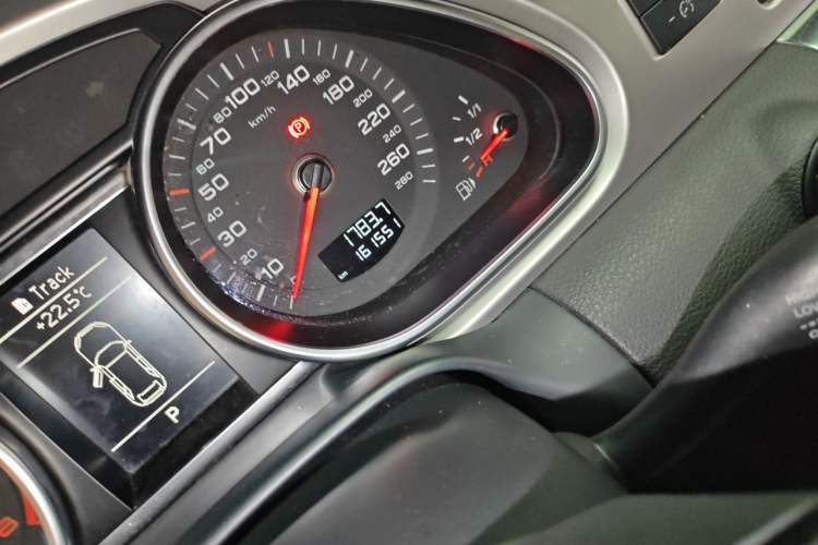 Used Audi Q7 2012 3.0 TFSI Ambition (200kW) Odometer Close Up