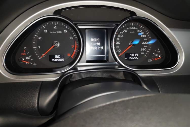 Used Audi Q7 2012 3.0 TFSI Comfort Model (200kW) Odometer Close Up