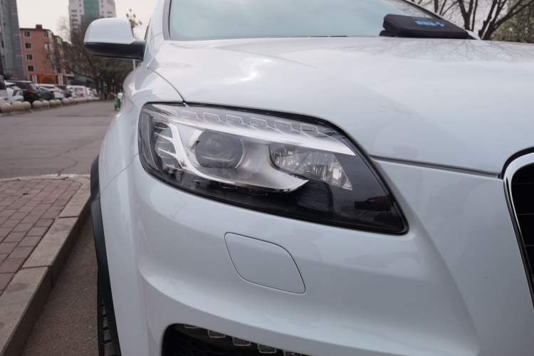 Used Audi Q7 2012 3.0 TFSI Exclusive Version (200kW) Right Front Headlight