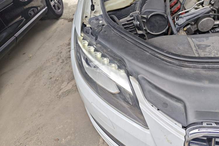 Used Audi Q7 2012 3.0 TFSI Technology Model (200kW) Right Front Headlight