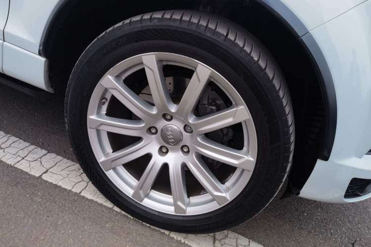 Used Audi Q7 2012 3.0 TFSI Exclusive Version (200kW) Right Front Wheel Hub