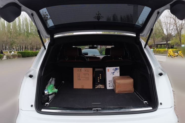 Used Audi Q7 2012 3.0 TFSI Exclusive Version (200kW) Trunk