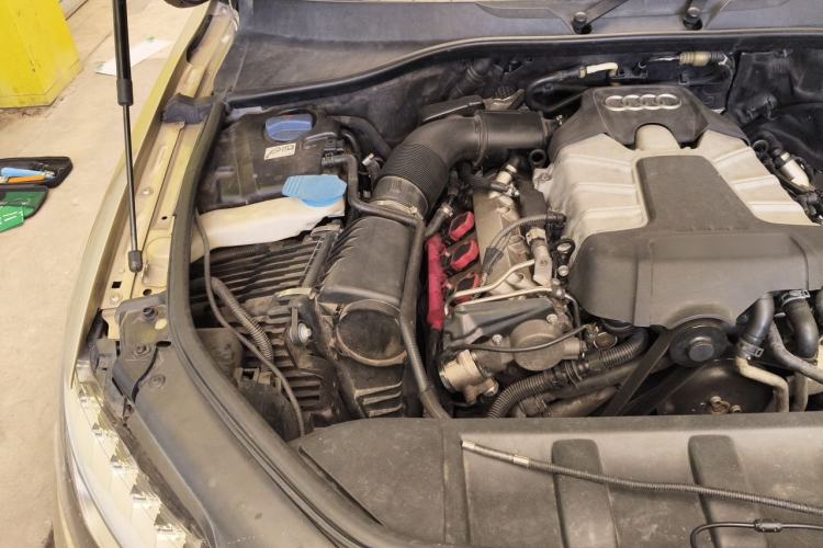 Used Audi Q7 2012 3.0 TFSI Technology Model (200kW) Engine Bay Right