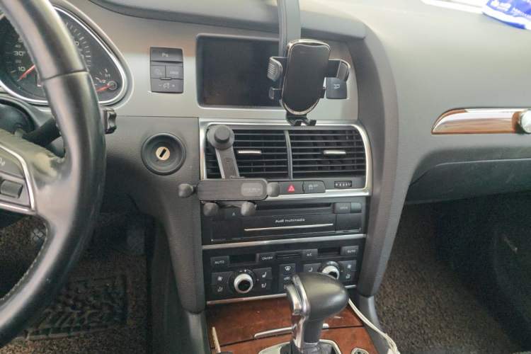 Used Audi Q7 2013 35 TDI Exclusive Edition Audio And AC Panel