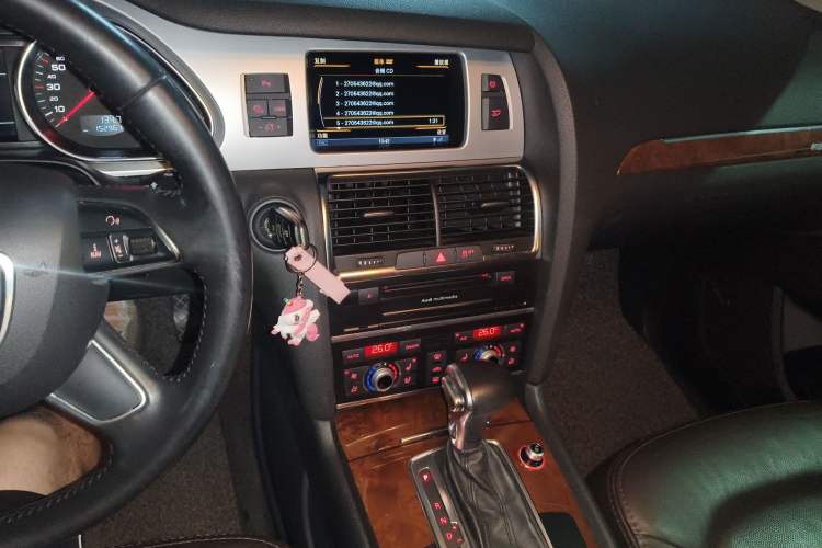 Used Audi Q7 2013 35 TFSI Technology Edition Audio And AC Panel