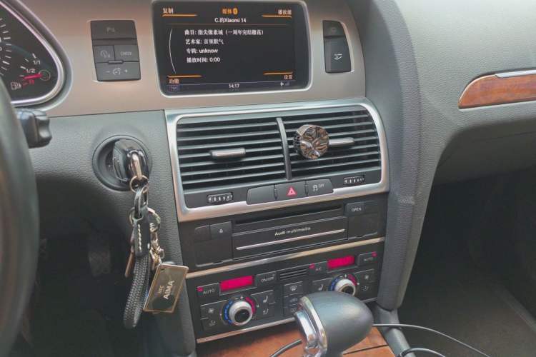 Used Audi Q7 2013 35 TFSI Technology Edition Audio And AC Panel