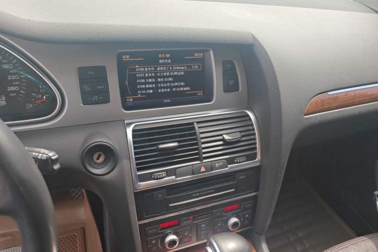 Used Audi Q7 2013 35 TFSI Ambition Edition Audio And AC Panel