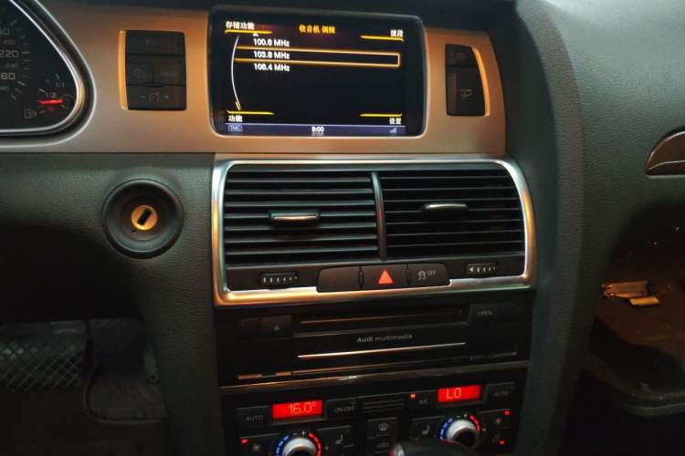 Used Audi Q7 2013 35 TFSI Technology Edition Audio And AC Panel