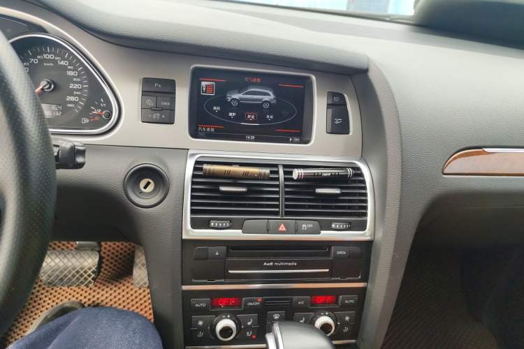 Used Audi Q7 2013 35 TDI Exclusive Edition Audio And AC Panel