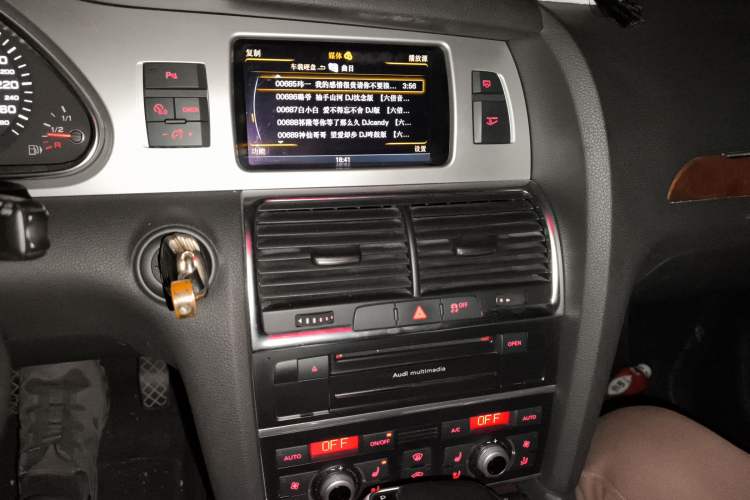 Used Audi Q7 2013 35 TFSI Technology Edition Audio And AC Panel